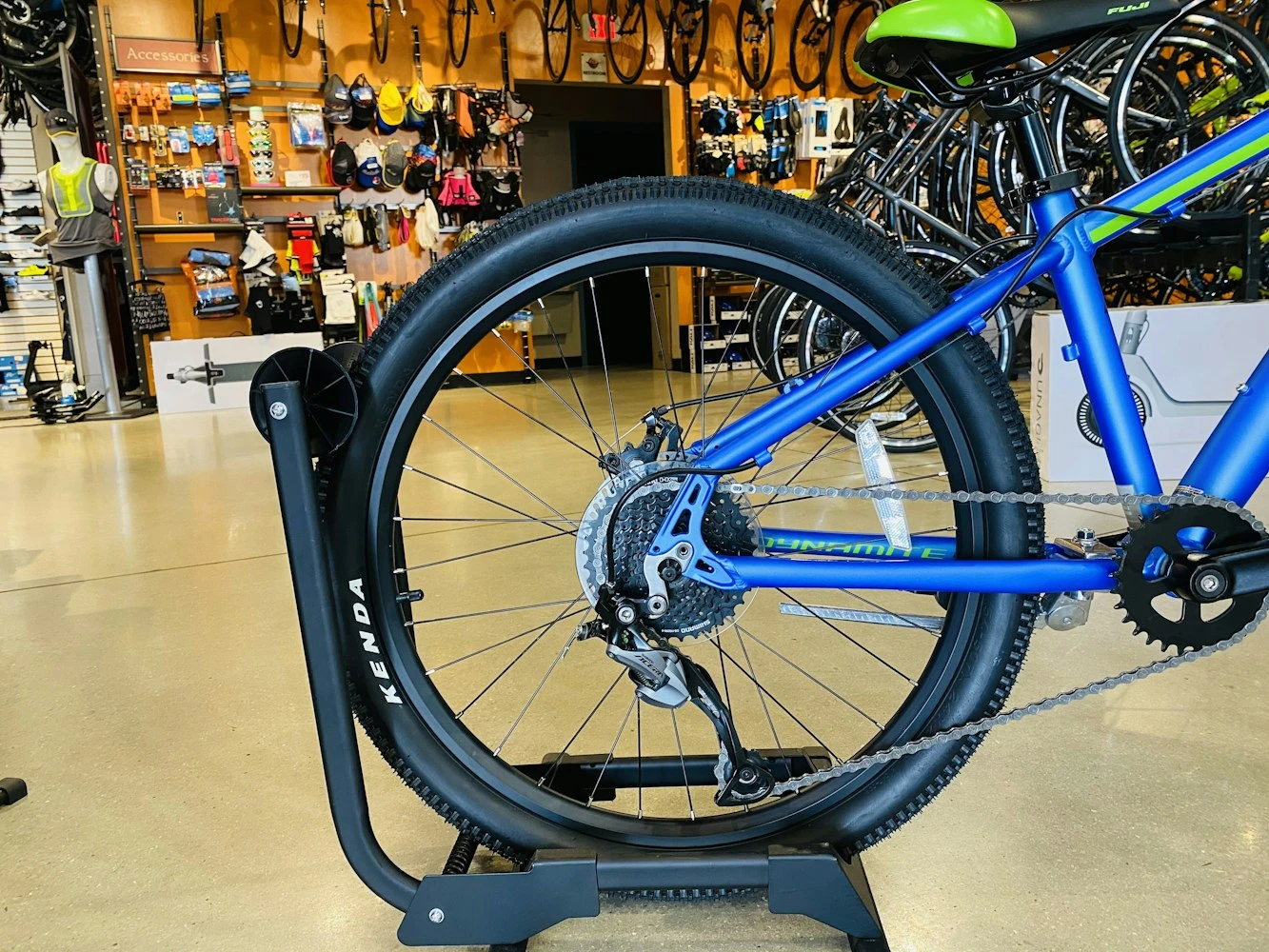 Fuji Dynamite 24 Pro Disc Kids Mountain Bike - Satin Royal Blue 2021 8 Fuji Dynamite 24 Pro Disc Kids Mountain Bike - Satin Royal Blue 2021 - Image 8