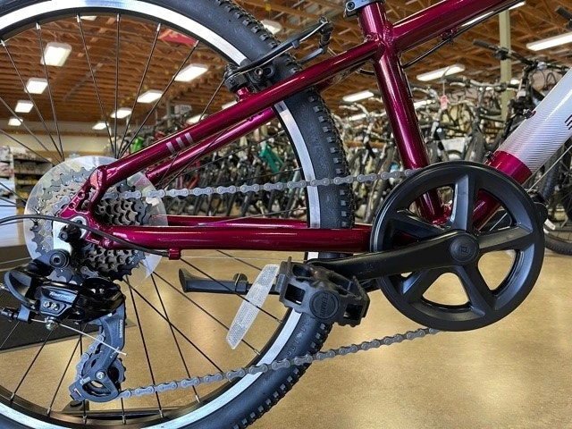 Batch Bicycles - 24" Lifestyle Youth Hyrid Bike 2 Batch Bicycles - 24" Lifestyle Youth Hyrid Bike - Image 2