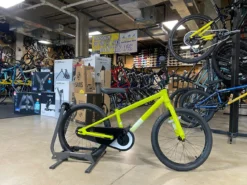 Batch Bicycles Batch 20" Kids Bicycle Gloss Moss Yellow 2022