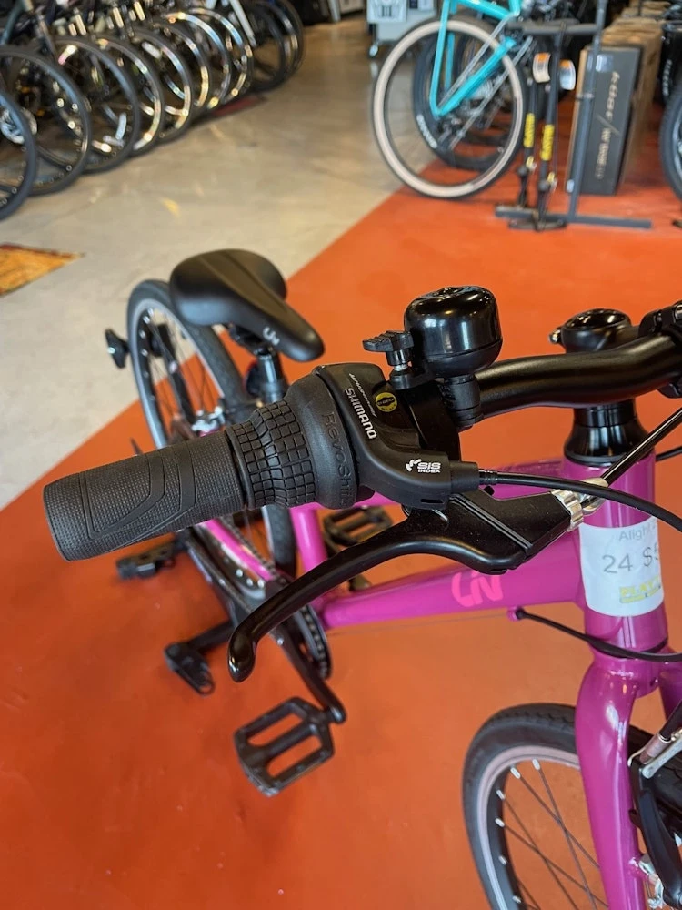 WE SHIP! Liv Alight 24 6 WE SHIP! Liv Alight 24 - Image 6