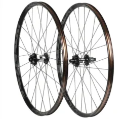Handbuilt DT Swiss 350 Raceface Arc 25 Wheelset BOOST