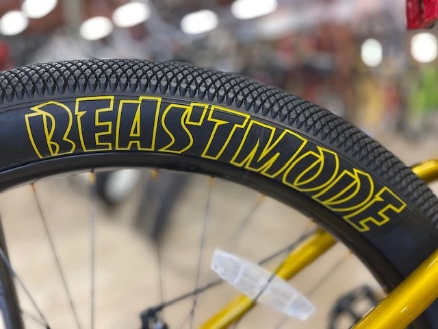 Se-bikes SE Bikes Marshawn Lynch Beast Mode Ripper Golden 2022 8 Se-bikes SE Bikes Marshawn Lynch Beast Mode Ripper Golden 2022 - Image 8