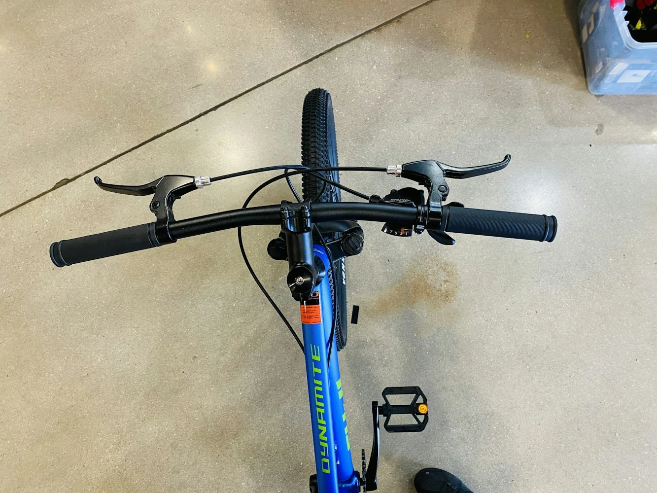 Fuji Dynamite 24 Pro Disc Kids Mountain Bike - Satin Royal Blue 2021 2 Fuji Dynamite 24 Pro Disc Kids Mountain Bike - Satin Royal Blue 2021 - Image 2